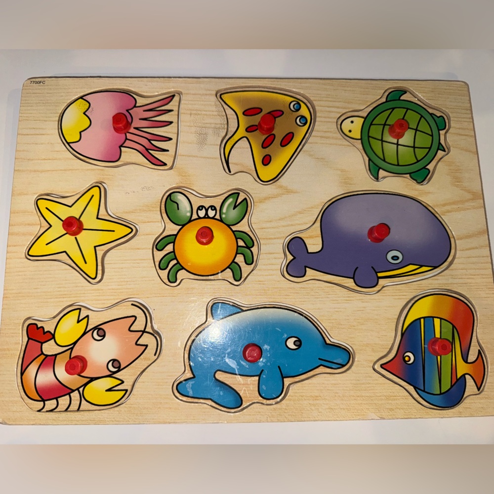 Wooden Pre-School Ocean Animal Puzzle Made of Wood With Easy Grip Knobs